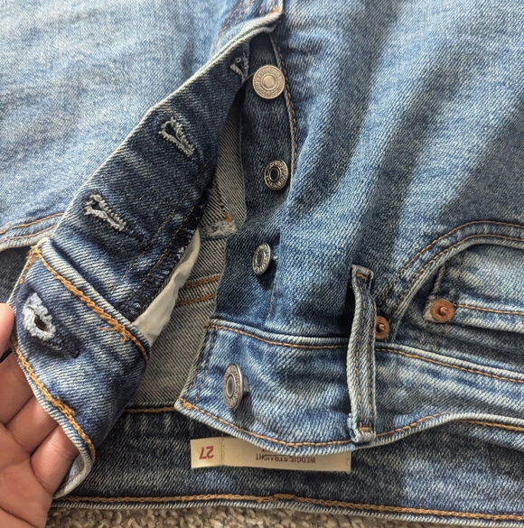 Levi Wedgie Straight Fade Medium Wash High-Rise Cropped Jeans - Picture 4 of 8